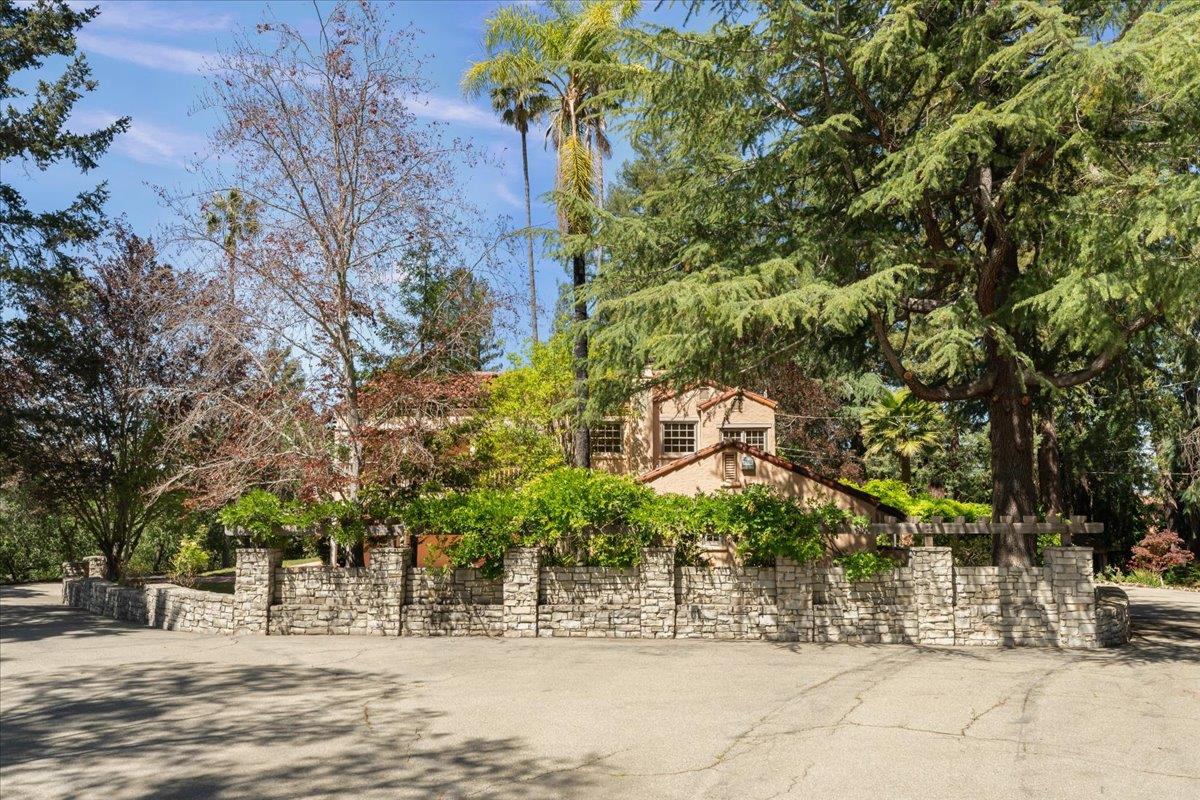 Detail Gallery Image 11 of 81 For 19941 Sunset Dr, Saratoga,  CA 95070 - 4 Beds | 3 Baths