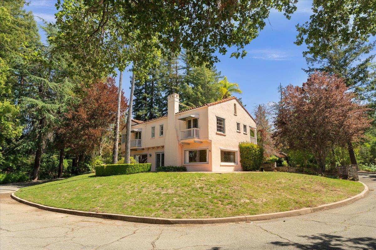 Detail Gallery Image 12 of 81 For 19941 Sunset Dr, Saratoga,  CA 95070 - 4 Beds | 3 Baths