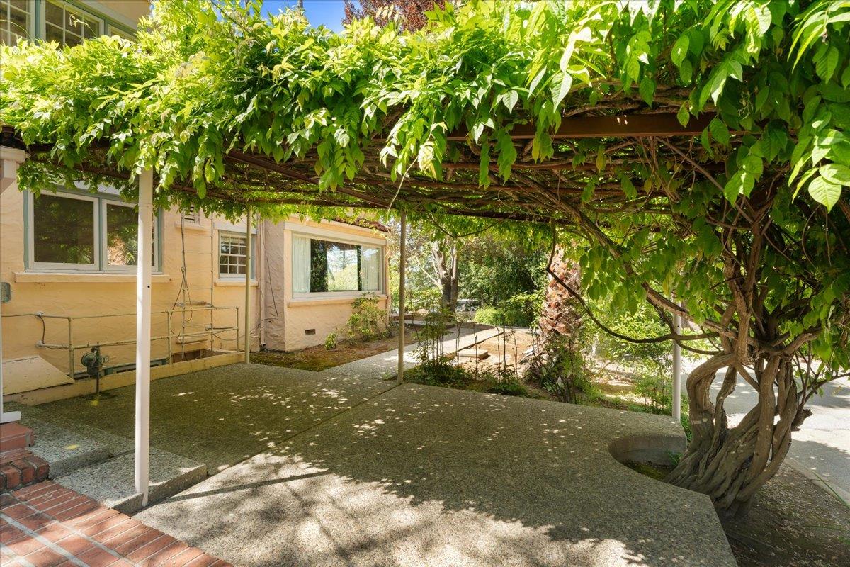 Detail Gallery Image 15 of 81 For 19941 Sunset Dr, Saratoga,  CA 95070 - 4 Beds | 3 Baths