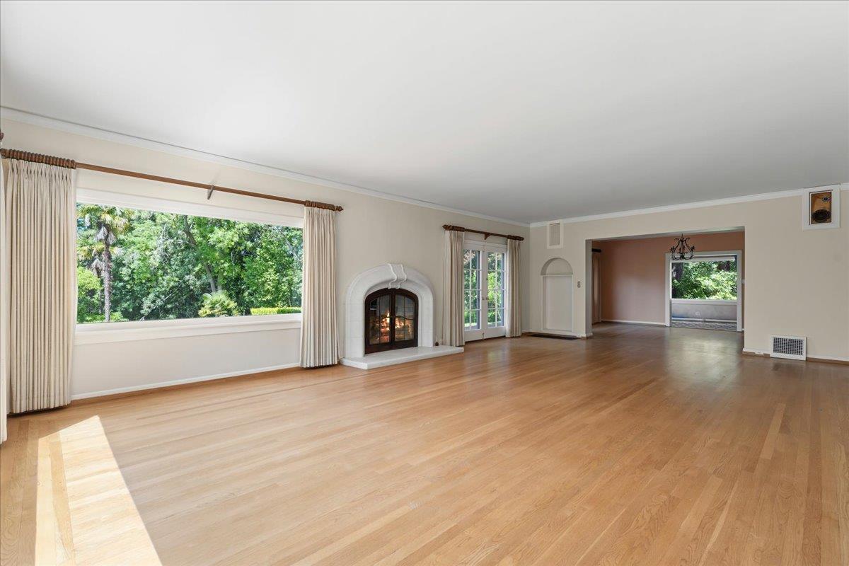 Detail Gallery Image 16 of 81 For 19941 Sunset Dr, Saratoga,  CA 95070 - 4 Beds | 3 Baths