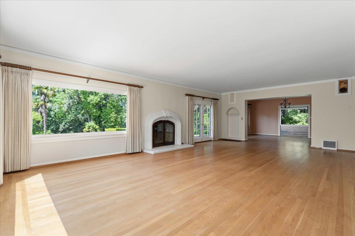 Detail Gallery Image 17 of 81 For 19941 Sunset Dr, Saratoga,  CA 95070 - 4 Beds | 3 Baths