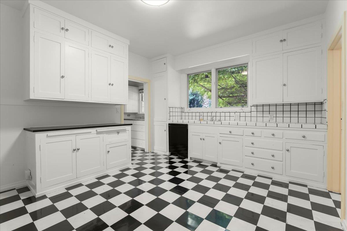 Detail Gallery Image 23 of 81 For 19941 Sunset Dr, Saratoga,  CA 95070 - 4 Beds | 3 Baths