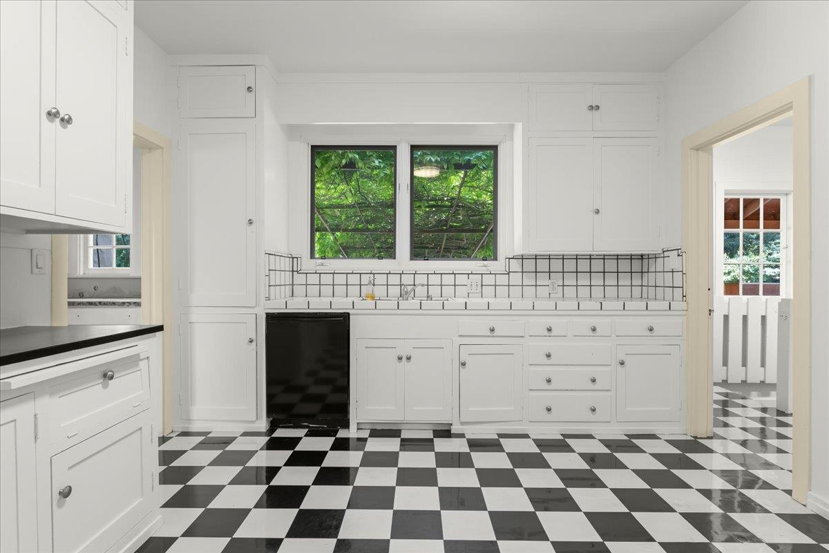 Detail Gallery Image 25 of 81 For 19941 Sunset Dr, Saratoga,  CA 95070 - 4 Beds | 3 Baths