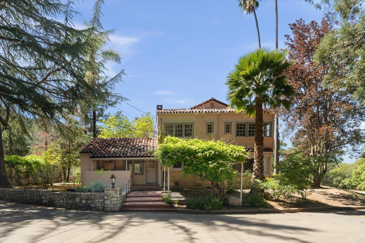 Detail Gallery Image 4 of 81 For 19941 Sunset Dr, Saratoga,  CA 95070 - 4 Beds | 3 Baths