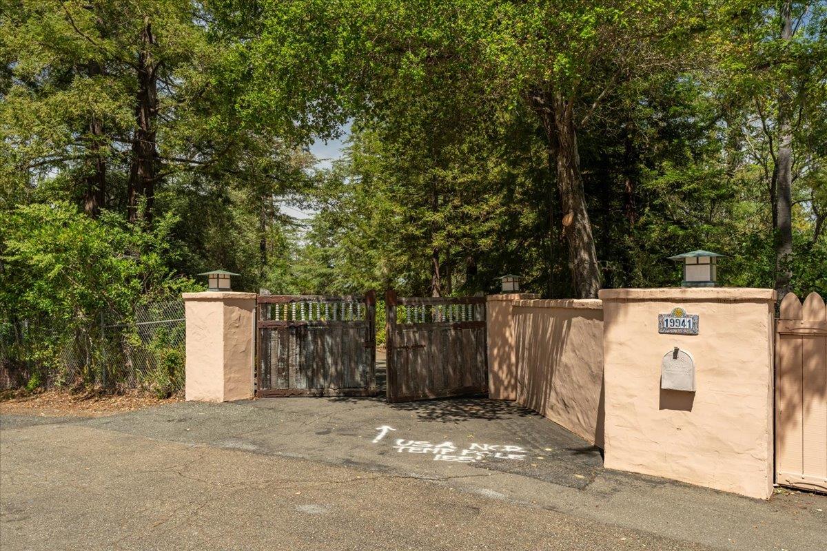 Detail Gallery Image 5 of 81 For 19941 Sunset Dr, Saratoga,  CA 95070 - 4 Beds | 3 Baths