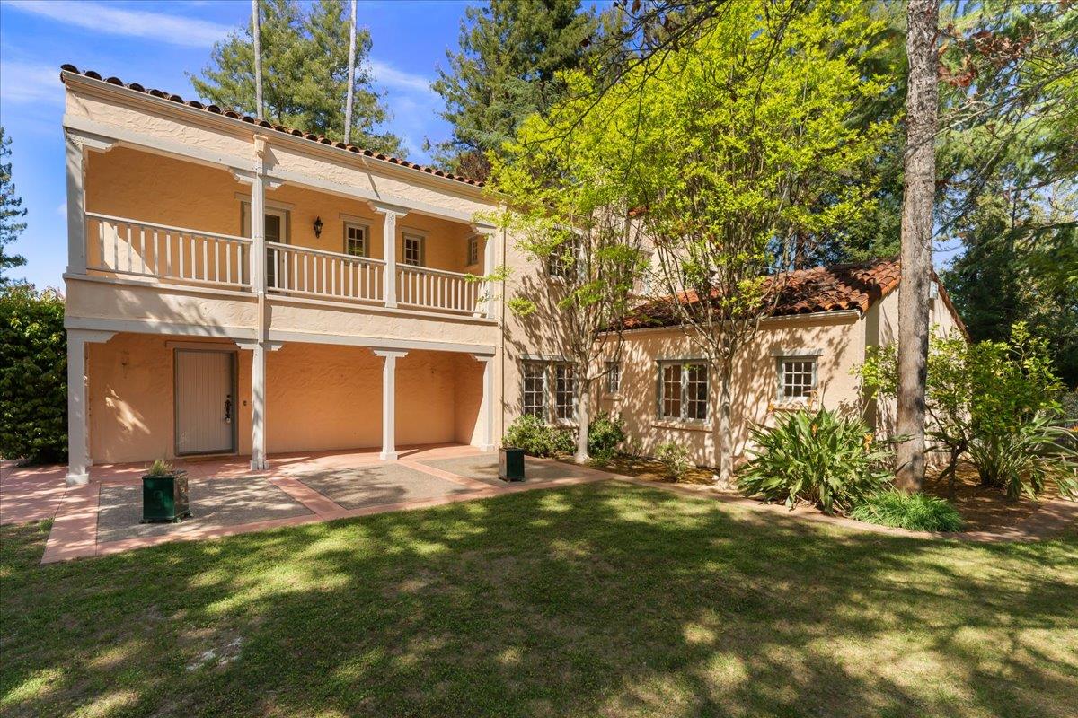 Detail Gallery Image 9 of 81 For 19941 Sunset Dr, Saratoga,  CA 95070 - 4 Beds | 3 Baths