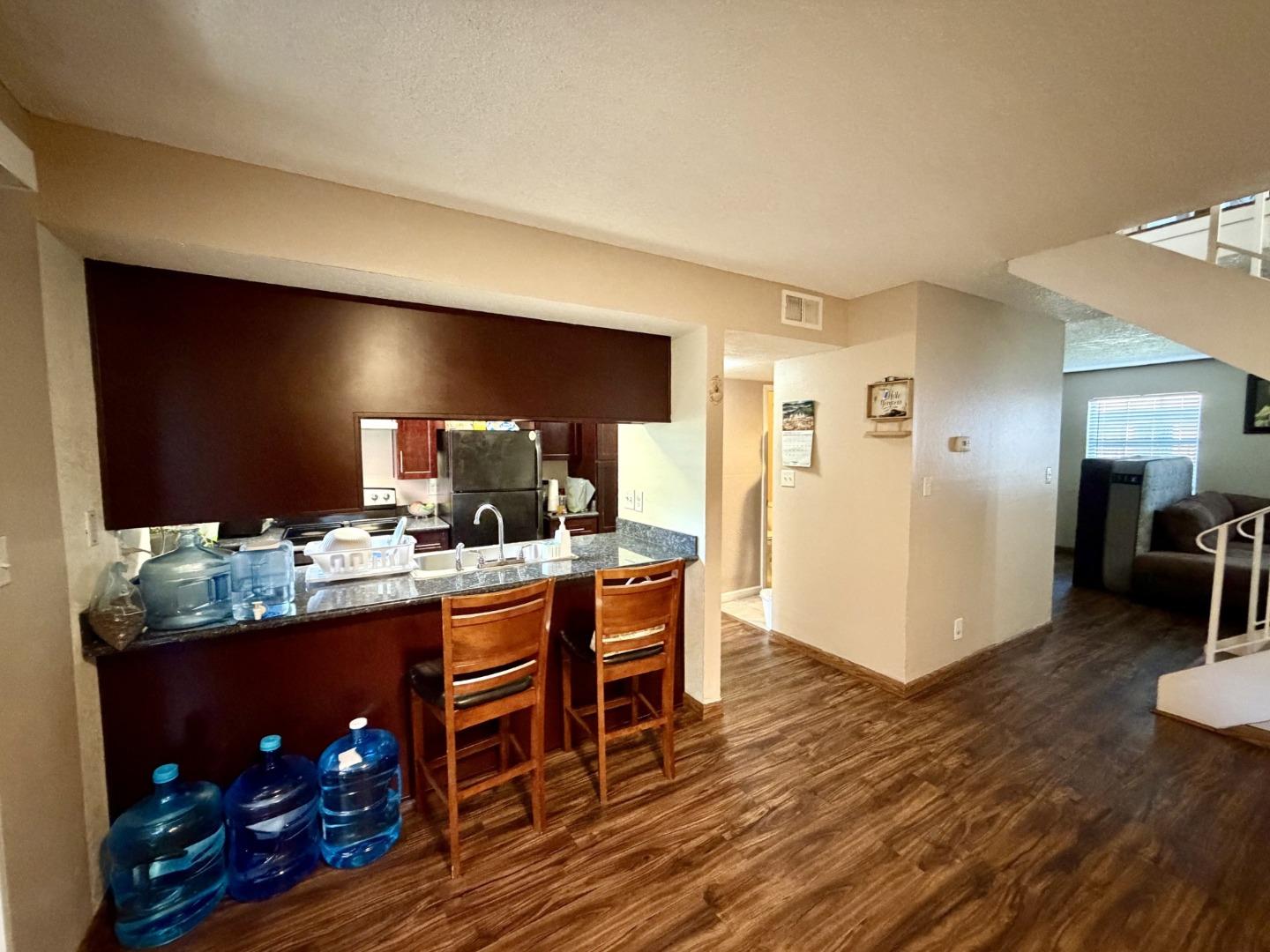 Detail Gallery Image 3 of 15 For 542 Salem Way, Stockton,  CA 95207 - 3 Beds | 1/1 Baths