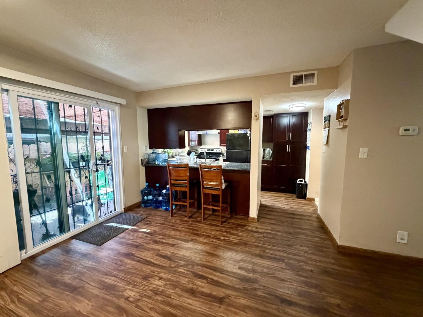 Detail Gallery Image 5 of 15 For 542 Salem Way, Stockton,  CA 95207 - 3 Beds | 1/1 Baths