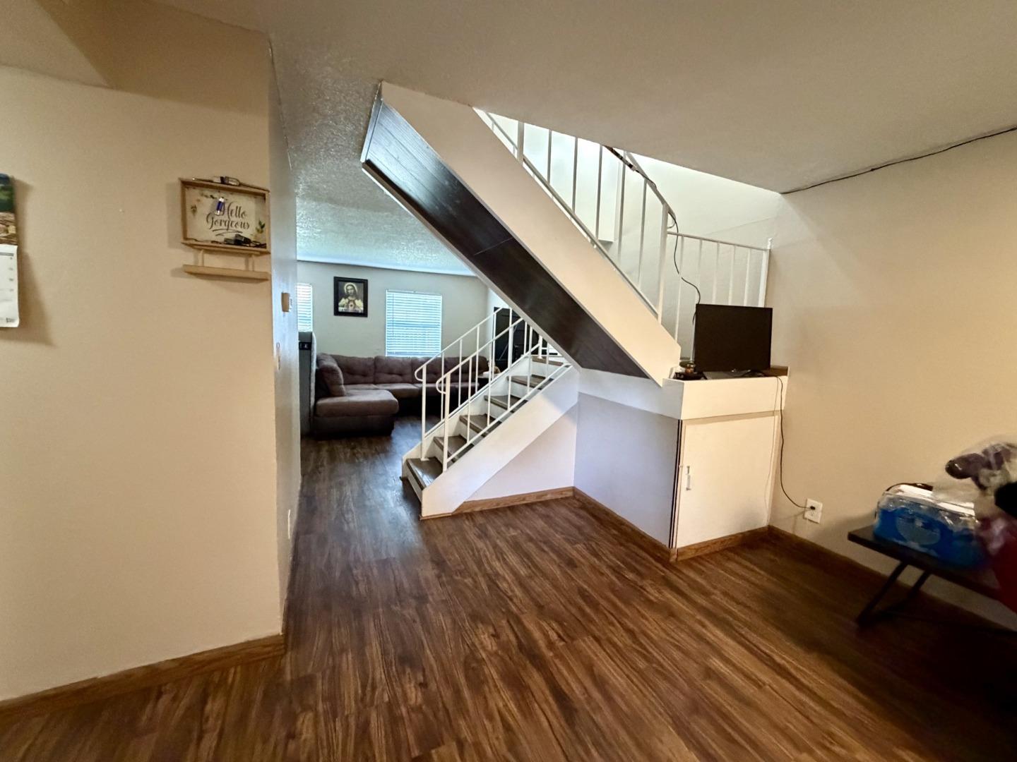 Detail Gallery Image 6 of 15 For 542 Salem Way, Stockton,  CA 95207 - 3 Beds | 1/1 Baths