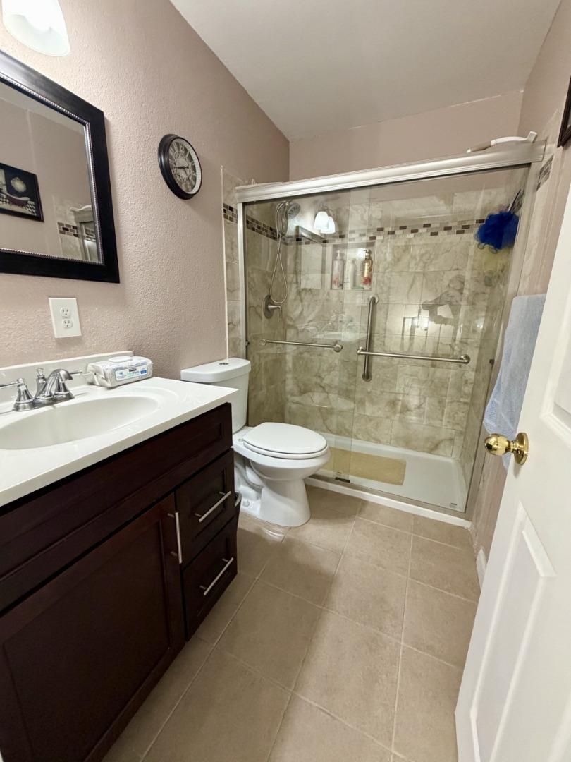 Detail Gallery Image 7 of 15 For 542 Salem Way, Stockton,  CA 95207 - 3 Beds | 1/1 Baths