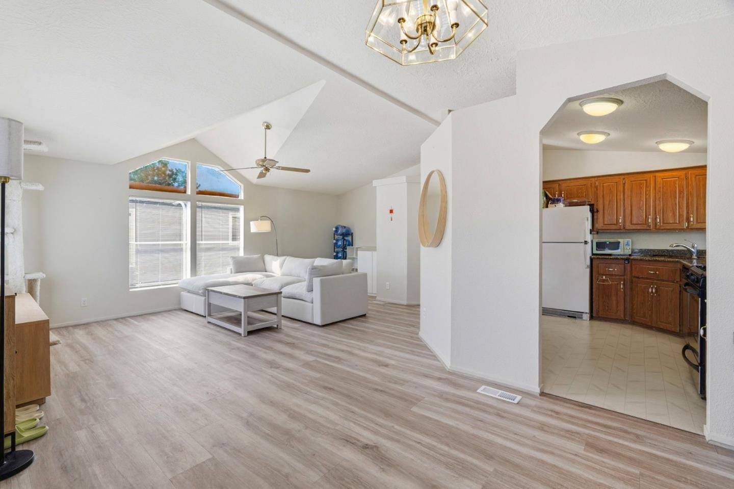 Detail Gallery Image 3 of 18 For 307 Southbay Dr #307,  San Jose,  CA 95134 - 3 Beds | 2 Baths