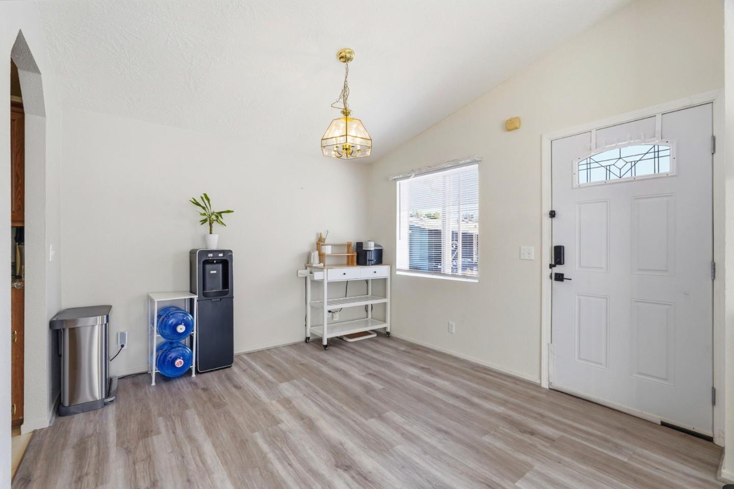 Detail Gallery Image 5 of 18 For 307 Southbay Dr #307,  San Jose,  CA 95134 - 3 Beds | 2 Baths