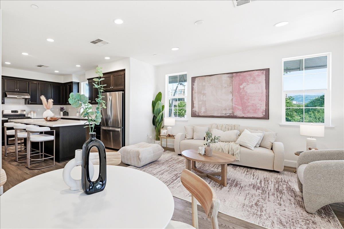 Front Image Thumbnail for ML82043673