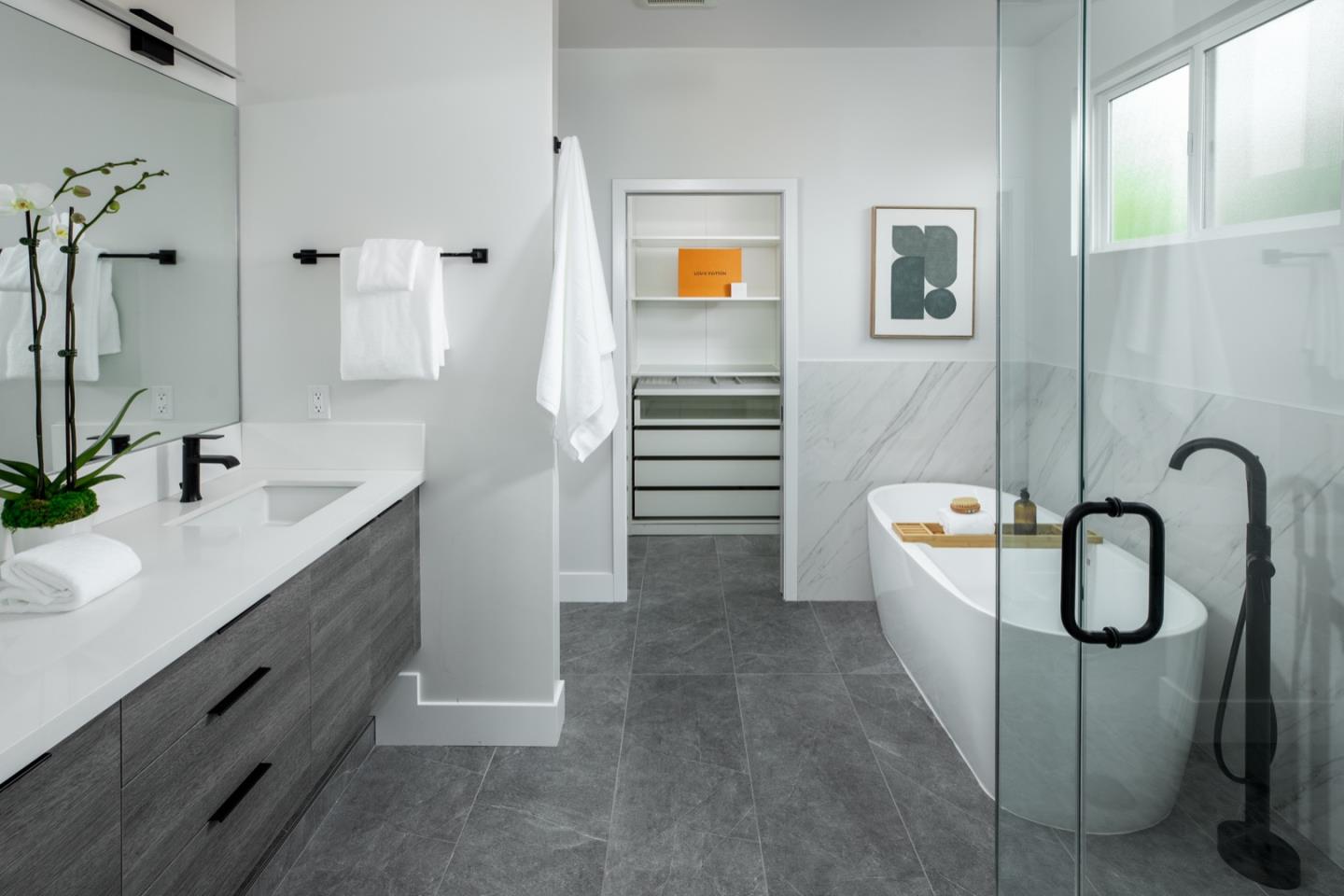 Detail Gallery Image 12 of 18 For 1036 Oakland Ave, Menlo Park,  CA 94025 - 4 Beds | 3 Baths