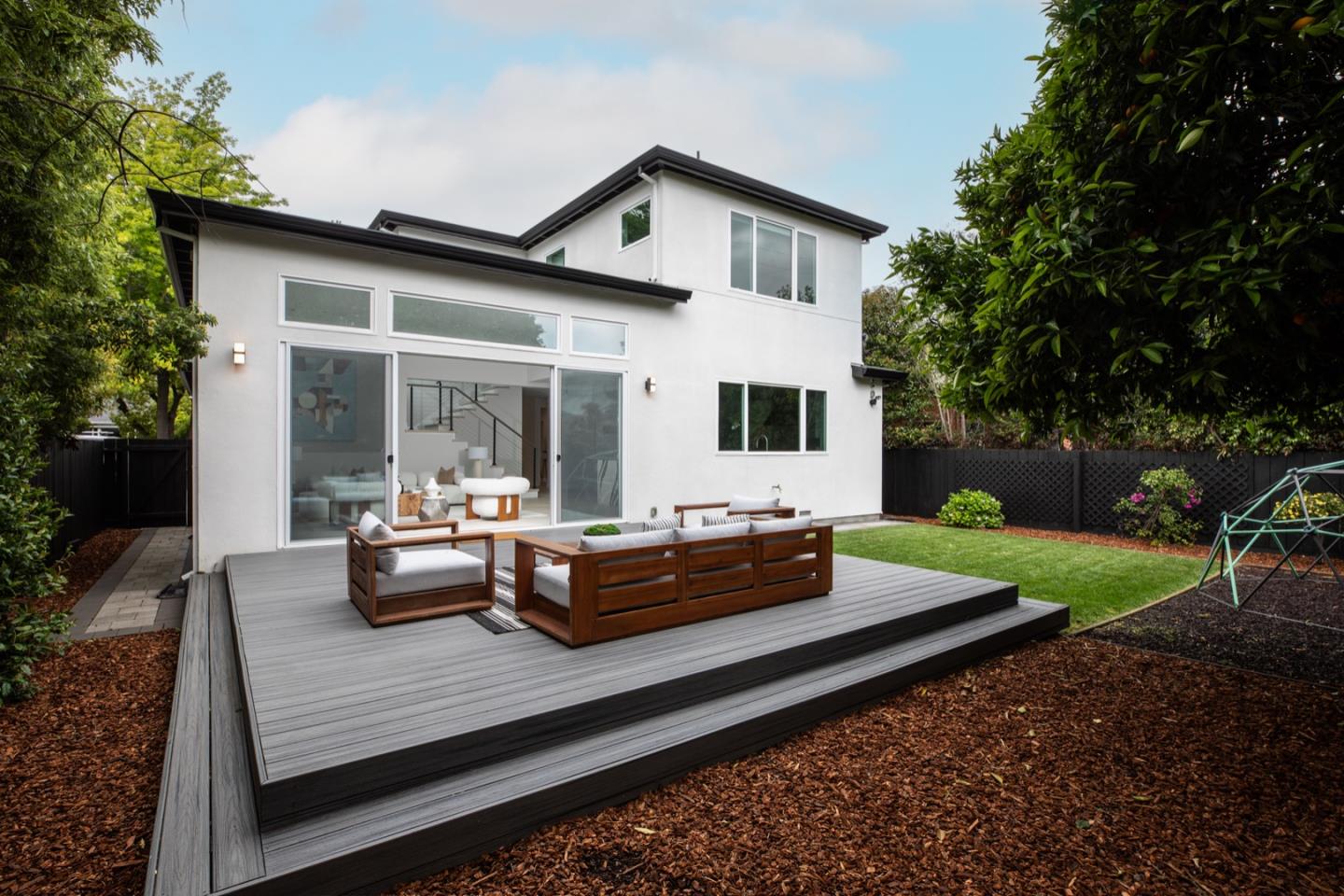 Detail Gallery Image 17 of 18 For 1036 Oakland Ave, Menlo Park,  CA 94025 - 4 Beds | 3 Baths