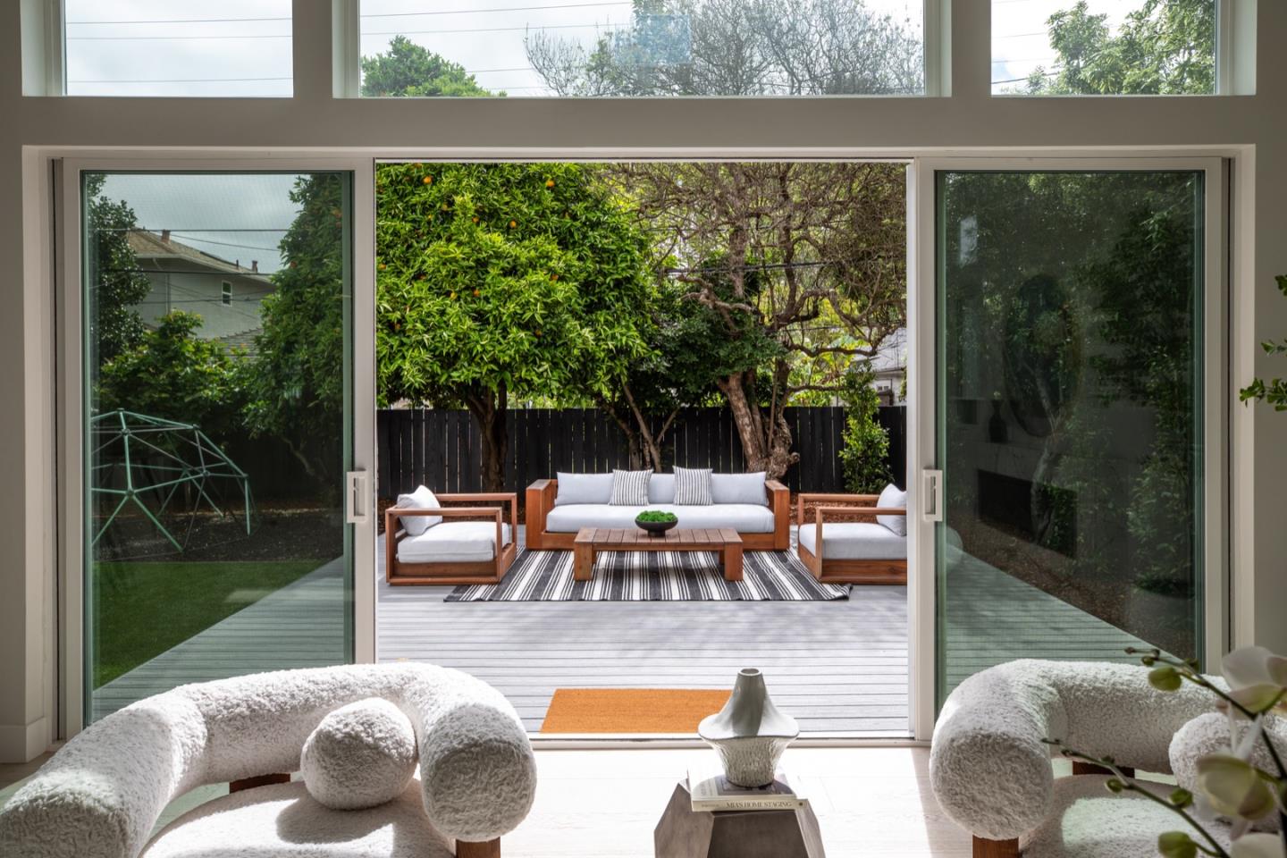 Detail Gallery Image 7 of 18 For 1036 Oakland Ave, Menlo Park,  CA 94025 - 4 Beds | 3 Baths