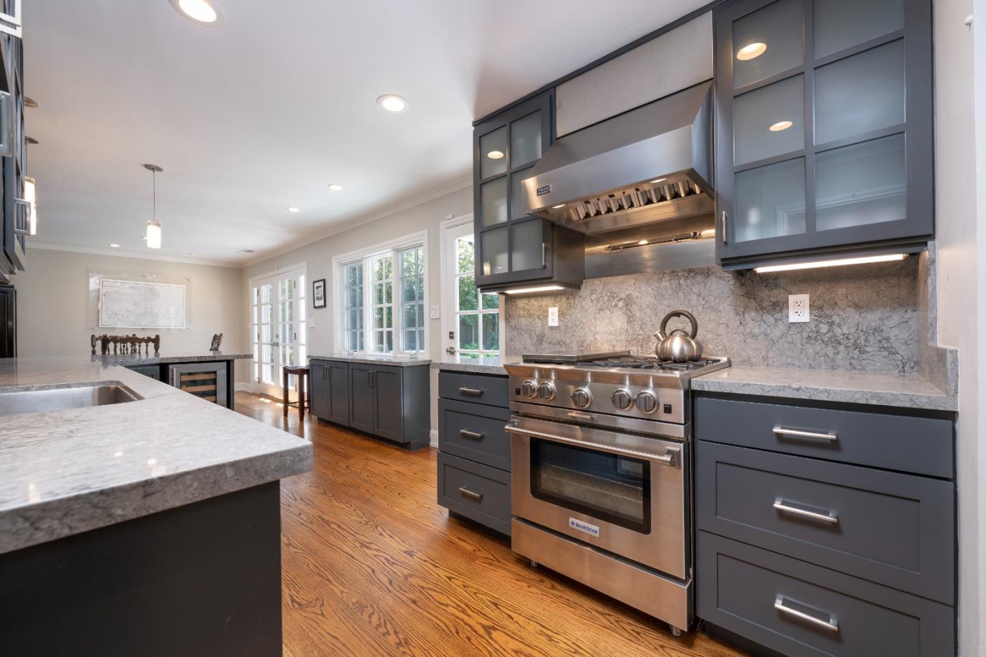 Detail Gallery Image 10 of 20 For 284 Selby Ln, Atherton,  CA 94027 - 3 Beds | 2 Baths