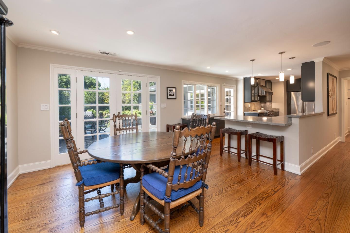 Detail Gallery Image 5 of 20 For 284 Selby Ln, Atherton,  CA 94027 - 3 Beds | 2 Baths