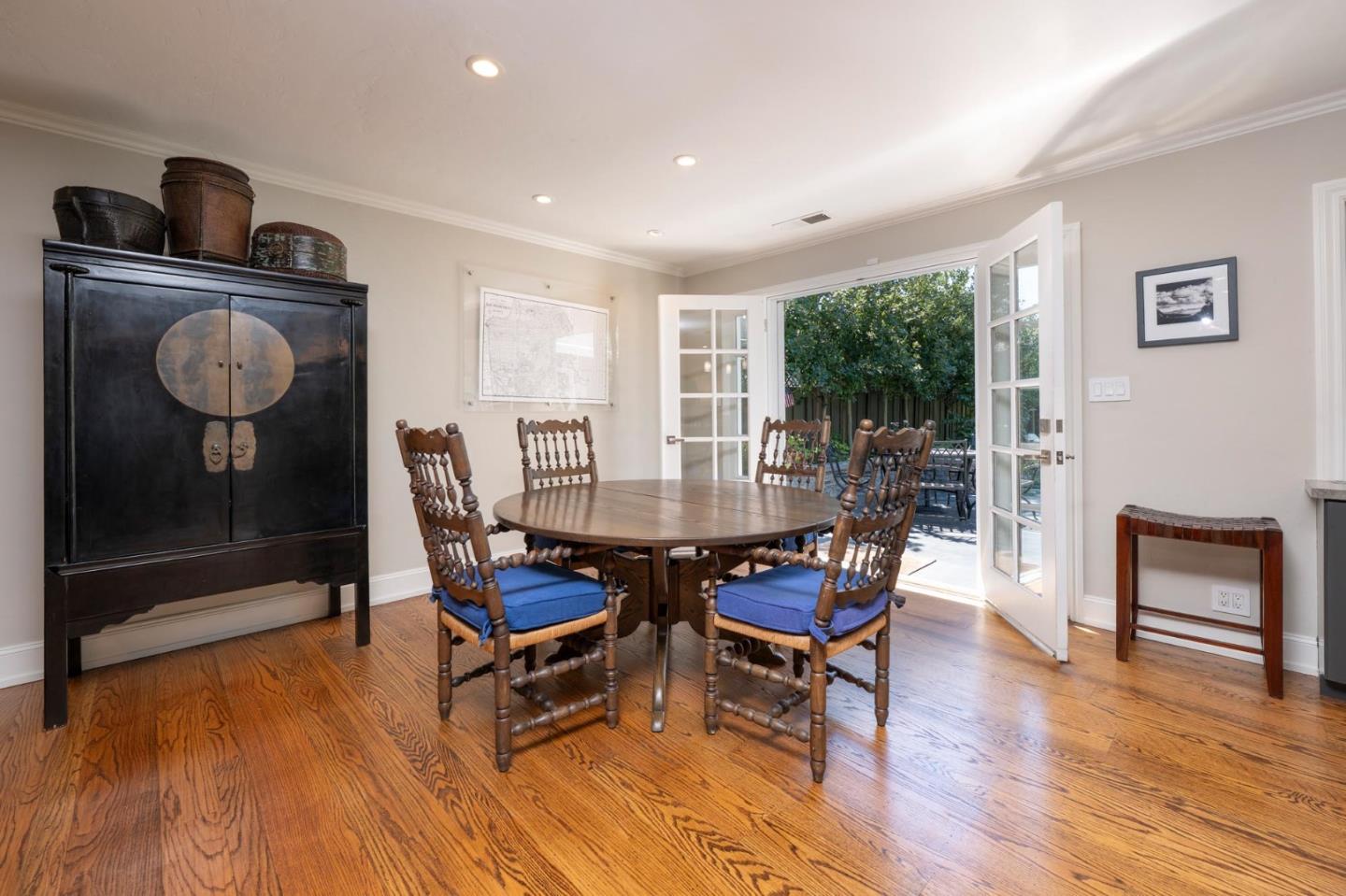 Detail Gallery Image 8 of 20 For 284 Selby Ln, Atherton,  CA 94027 - 3 Beds | 2 Baths