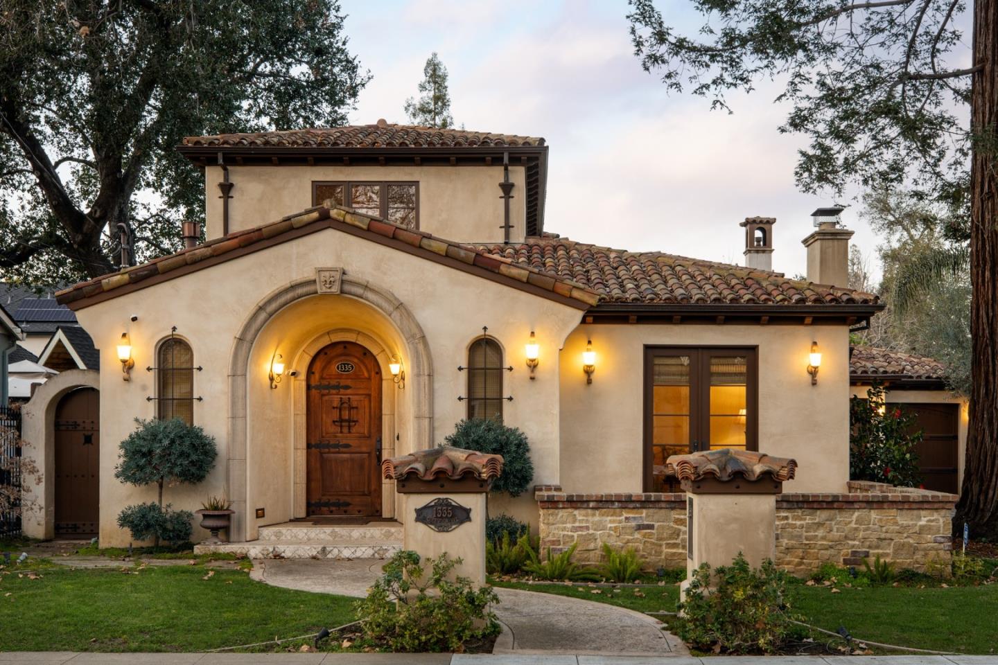 Detail Gallery Image 2 of 50 For 1335 Glenwood Ave, San Jose,  CA 95125 - 5 Beds | 3/1 Baths