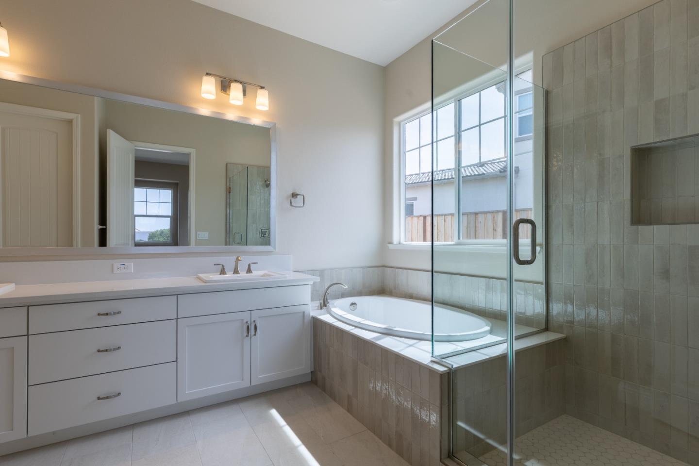 Detail Gallery Image 13 of 20 For 3052 El Capitan Dr, Marina,  CA 93933 - 3 Beds | 2 Baths