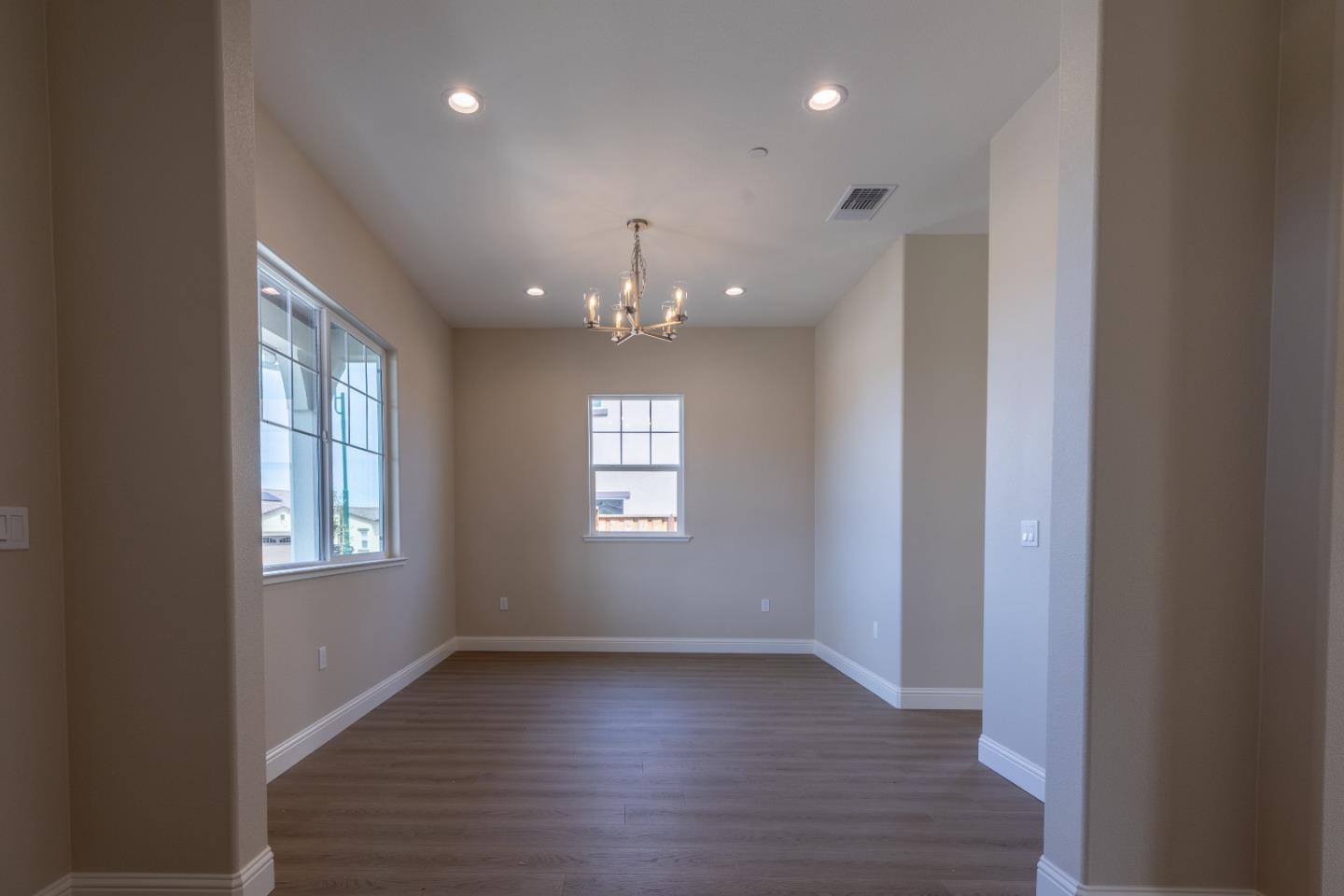 Detail Gallery Image 5 of 20 For 3052 El Capitan Dr, Marina,  CA 93933 - 3 Beds | 2 Baths