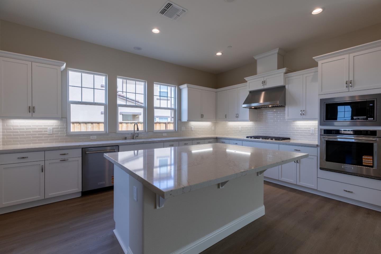 Detail Gallery Image 6 of 20 For 3052 El Capitan Dr, Marina,  CA 93933 - 3 Beds | 2 Baths