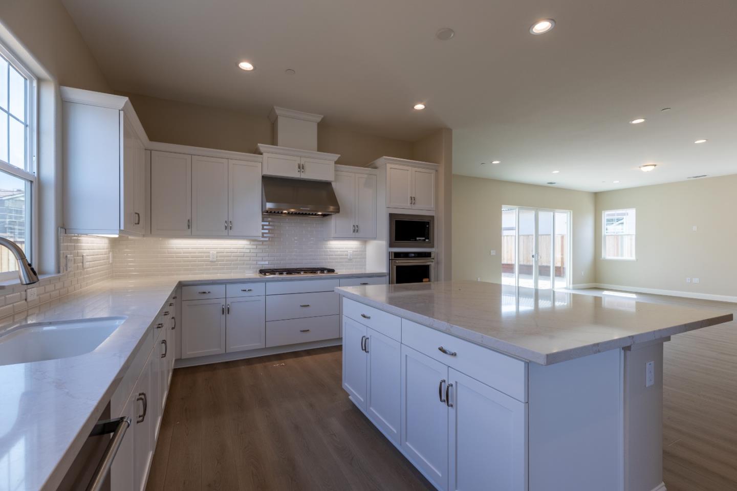 Detail Gallery Image 8 of 20 For 3052 El Capitan Dr, Marina,  CA 93933 - 3 Beds | 2 Baths