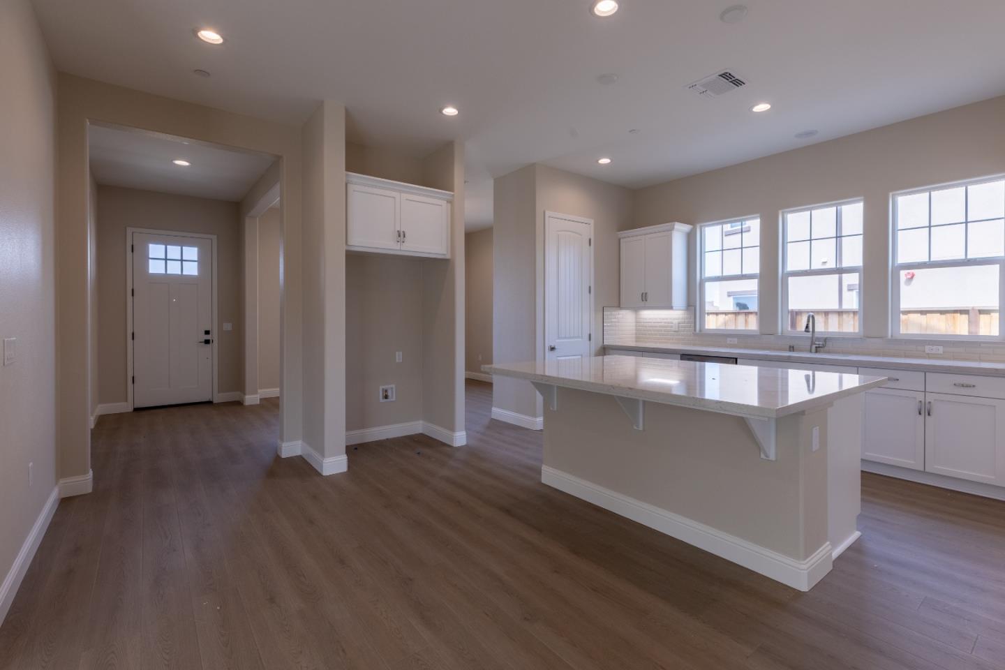 Detail Gallery Image 9 of 20 For 3052 El Capitan Dr, Marina,  CA 93933 - 3 Beds | 2 Baths