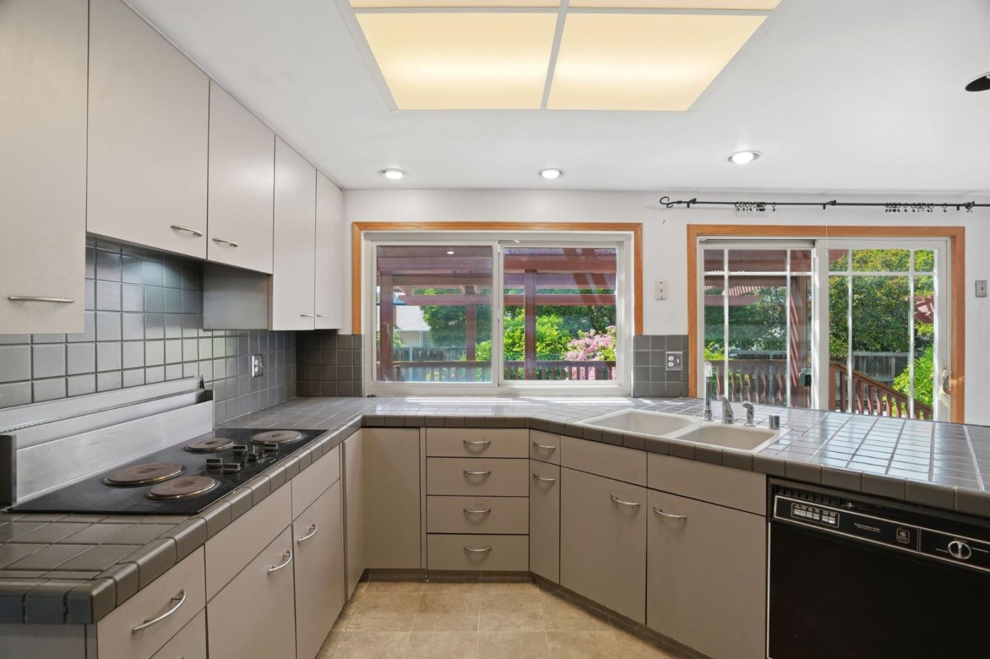 Detail Gallery Image 11 of 36 For 1111 Piedmont Rd, San Jose,  CA 95132 - 4 Beds | 2/1 Baths