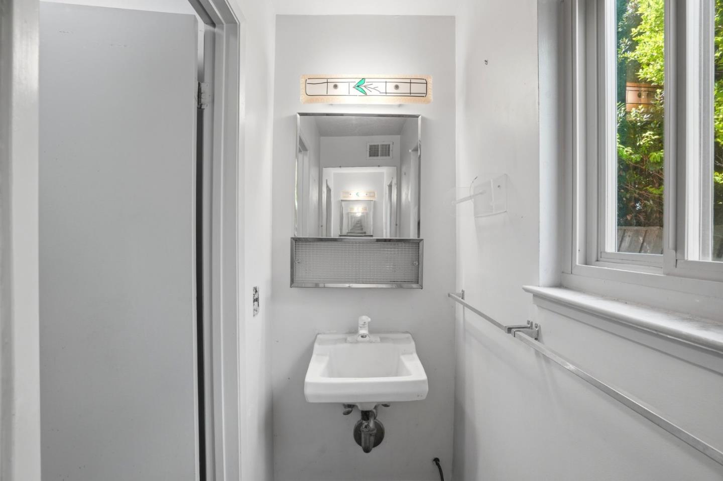 Detail Gallery Image 15 of 36 For 1111 Piedmont Rd, San Jose,  CA 95132 - 4 Beds | 2/1 Baths