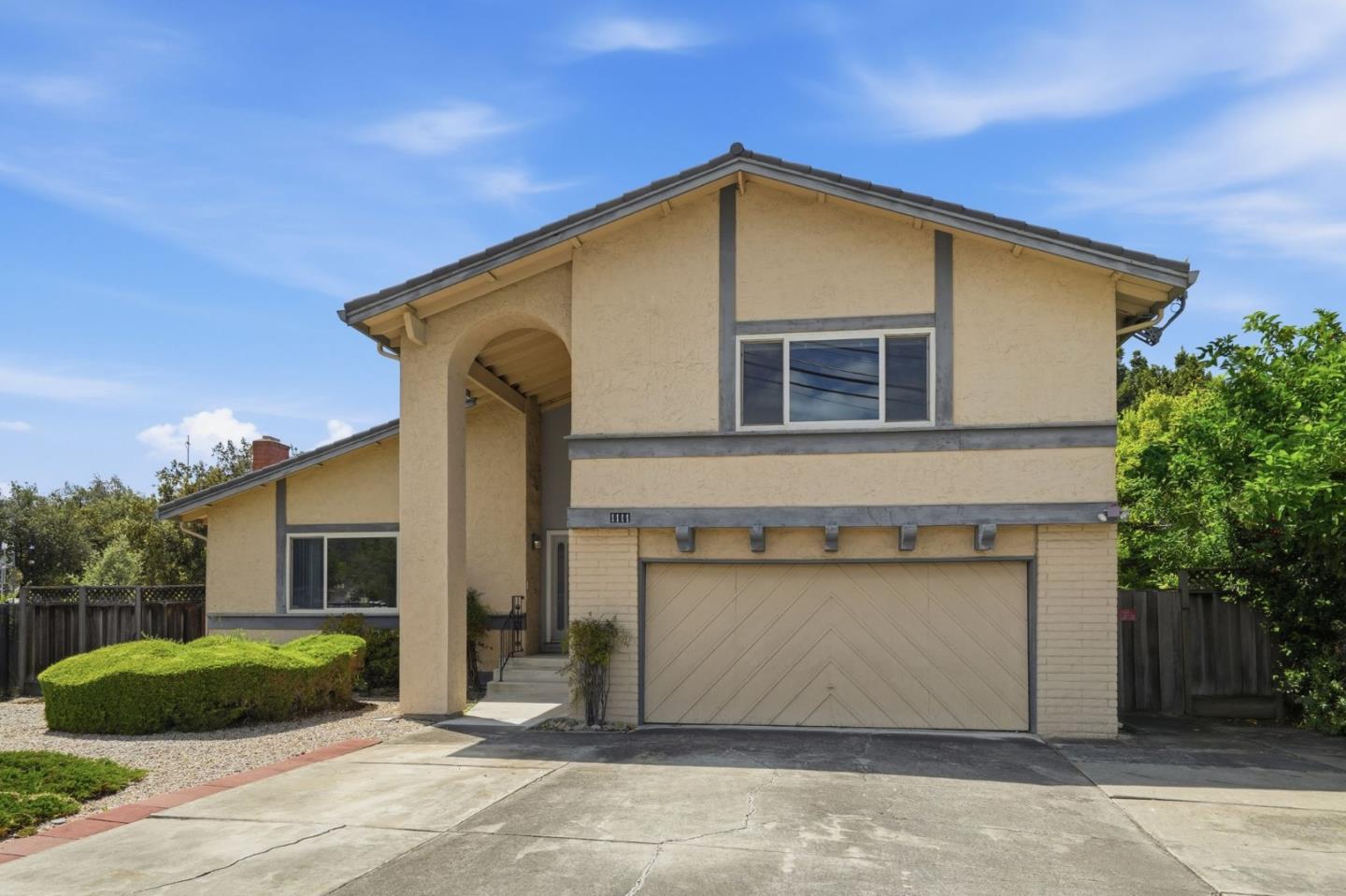 Detail Gallery Image 2 of 36 For 1111 Piedmont Rd, San Jose,  CA 95132 - 4 Beds | 2/1 Baths