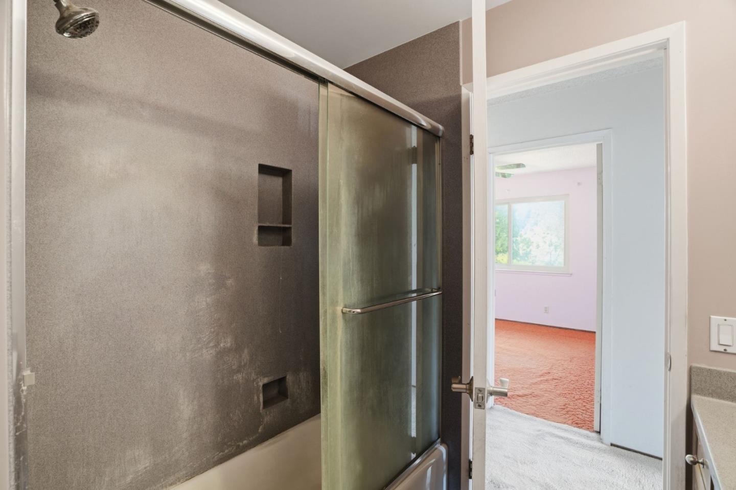 Detail Gallery Image 25 of 36 For 1111 Piedmont Rd, San Jose,  CA 95132 - 4 Beds | 2/1 Baths