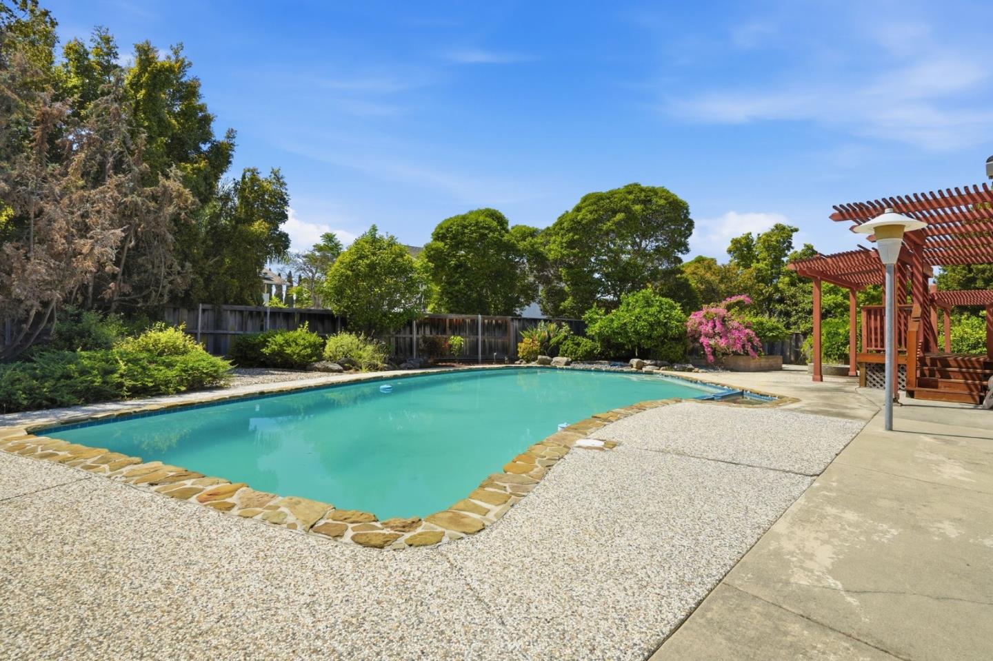 Detail Gallery Image 31 of 36 For 1111 Piedmont Rd, San Jose,  CA 95132 - 4 Beds | 2/1 Baths