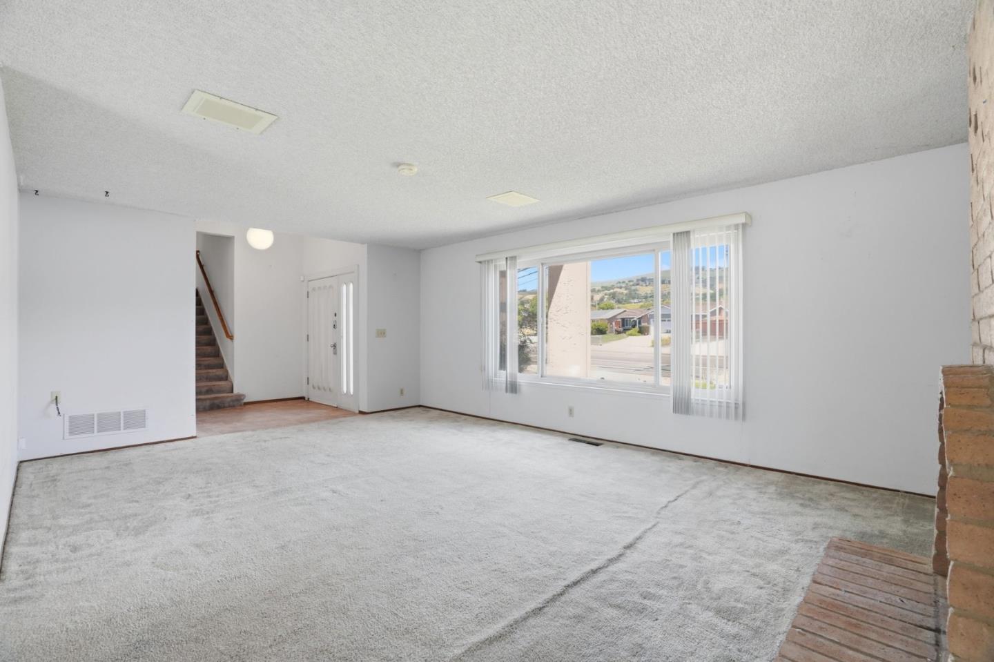 Detail Gallery Image 4 of 36 For 1111 Piedmont Rd, San Jose,  CA 95132 - 4 Beds | 2/1 Baths