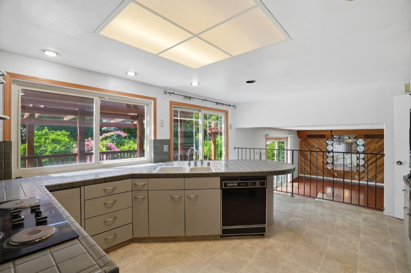 Detail Gallery Image 8 of 36 For 1111 Piedmont Rd, San Jose,  CA 95132 - 4 Beds | 2/1 Baths