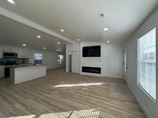 Detail Gallery Image 6 of 16 For 117 Peartree Ln, Hollister,  CA 95023 - 4 Beds | 2 Baths