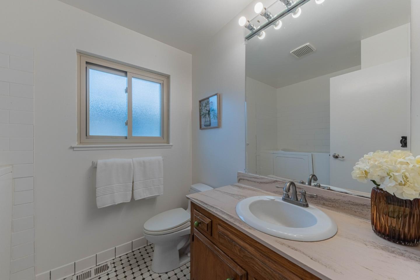 Detail Gallery Image 24 of 32 For 691 Park St, Salinas,  CA 93901 - 3 Beds | 2 Baths