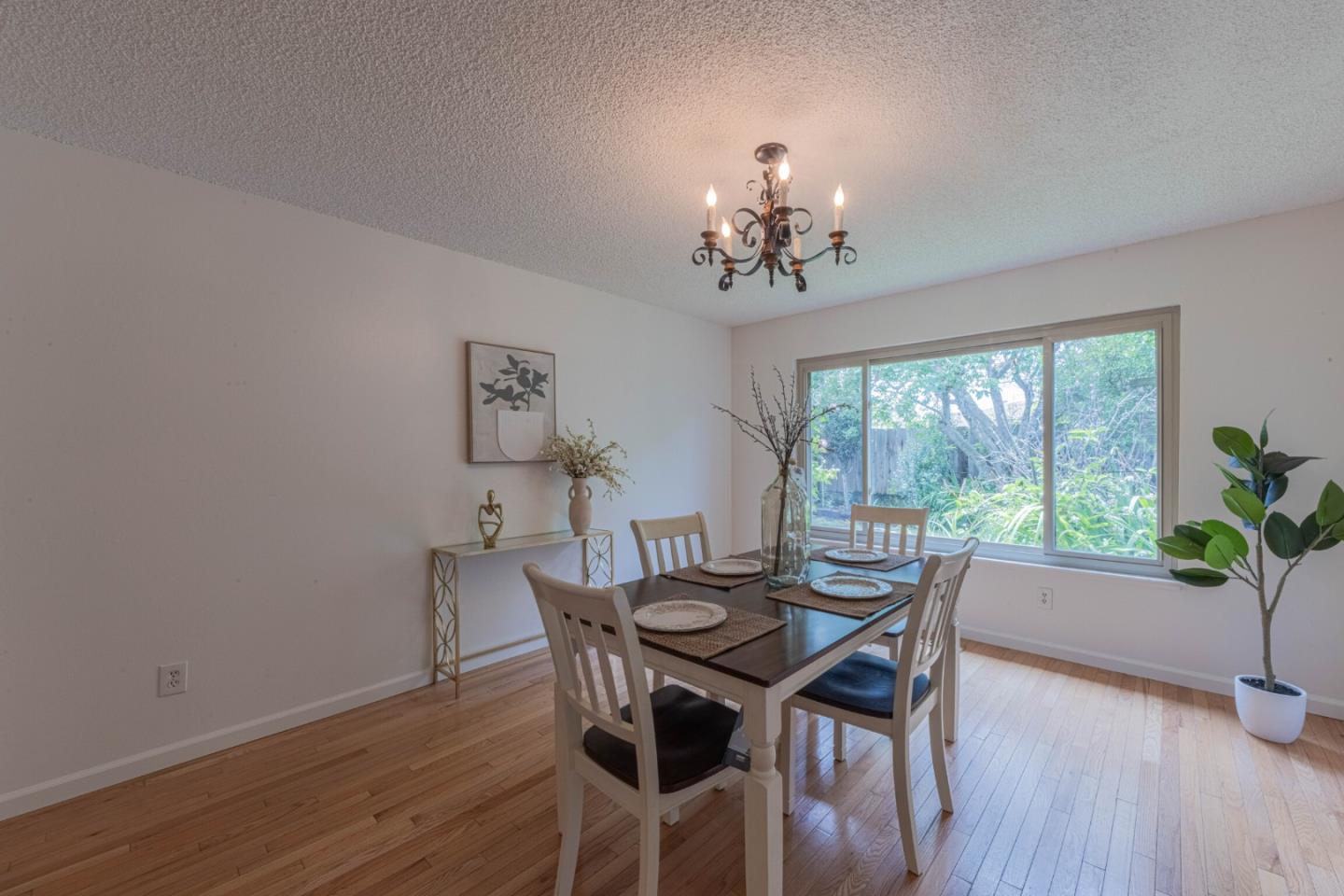 Detail Gallery Image 3 of 32 For 691 Park St, Salinas,  CA 93901 - 3 Beds | 2 Baths