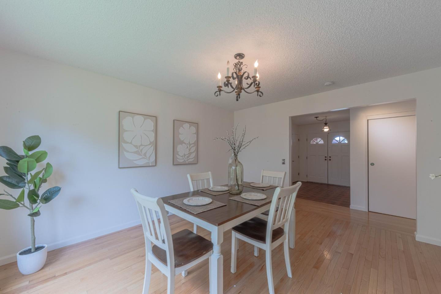 Detail Gallery Image 4 of 32 For 691 Park St, Salinas,  CA 93901 - 3 Beds | 2 Baths