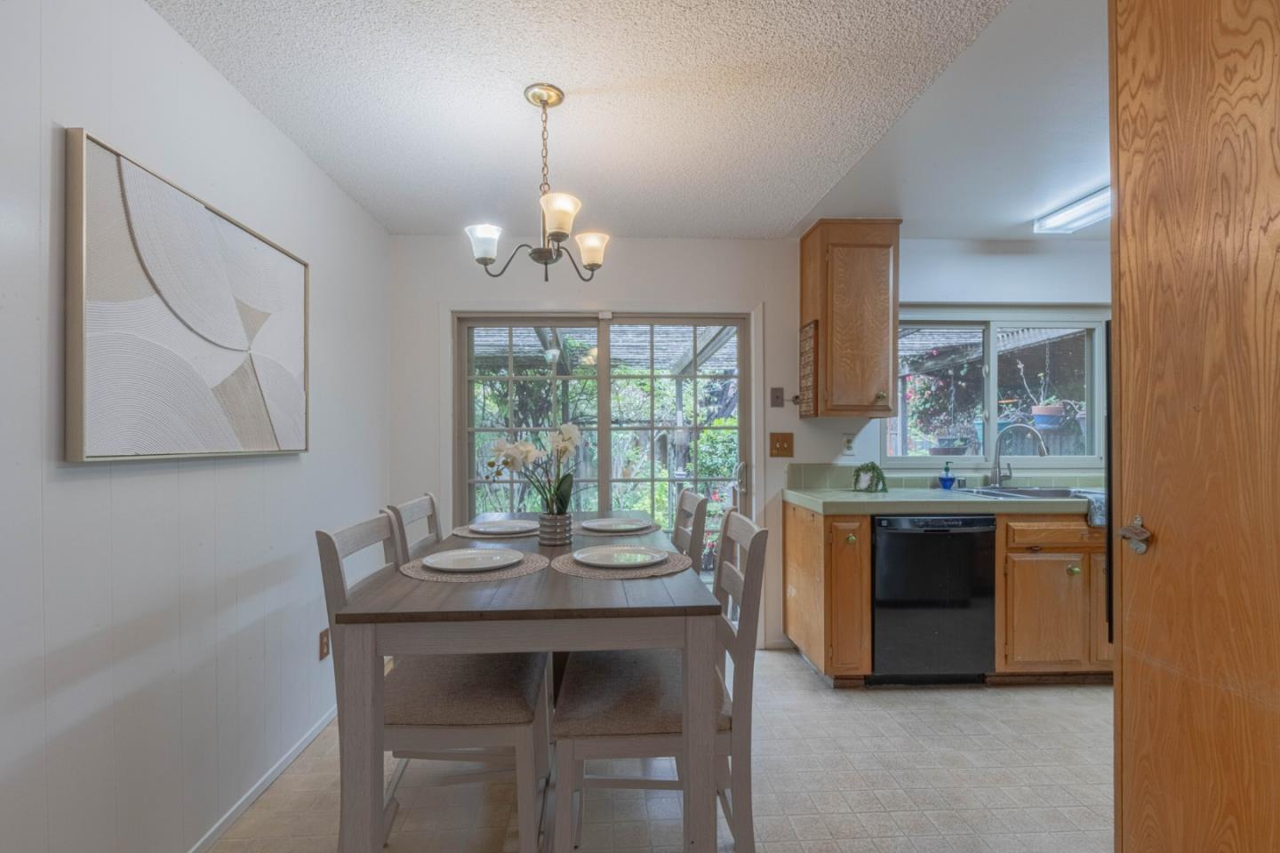 Detail Gallery Image 8 of 32 For 691 Park St, Salinas,  CA 93901 - 3 Beds | 2 Baths