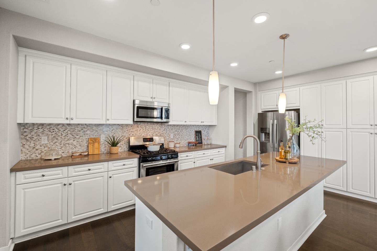 Detail Gallery Image 16 of 61 For 1071 Dewberry Pl #102,  San Jose,  CA 95131 - 3 Beds | 2/1 Baths