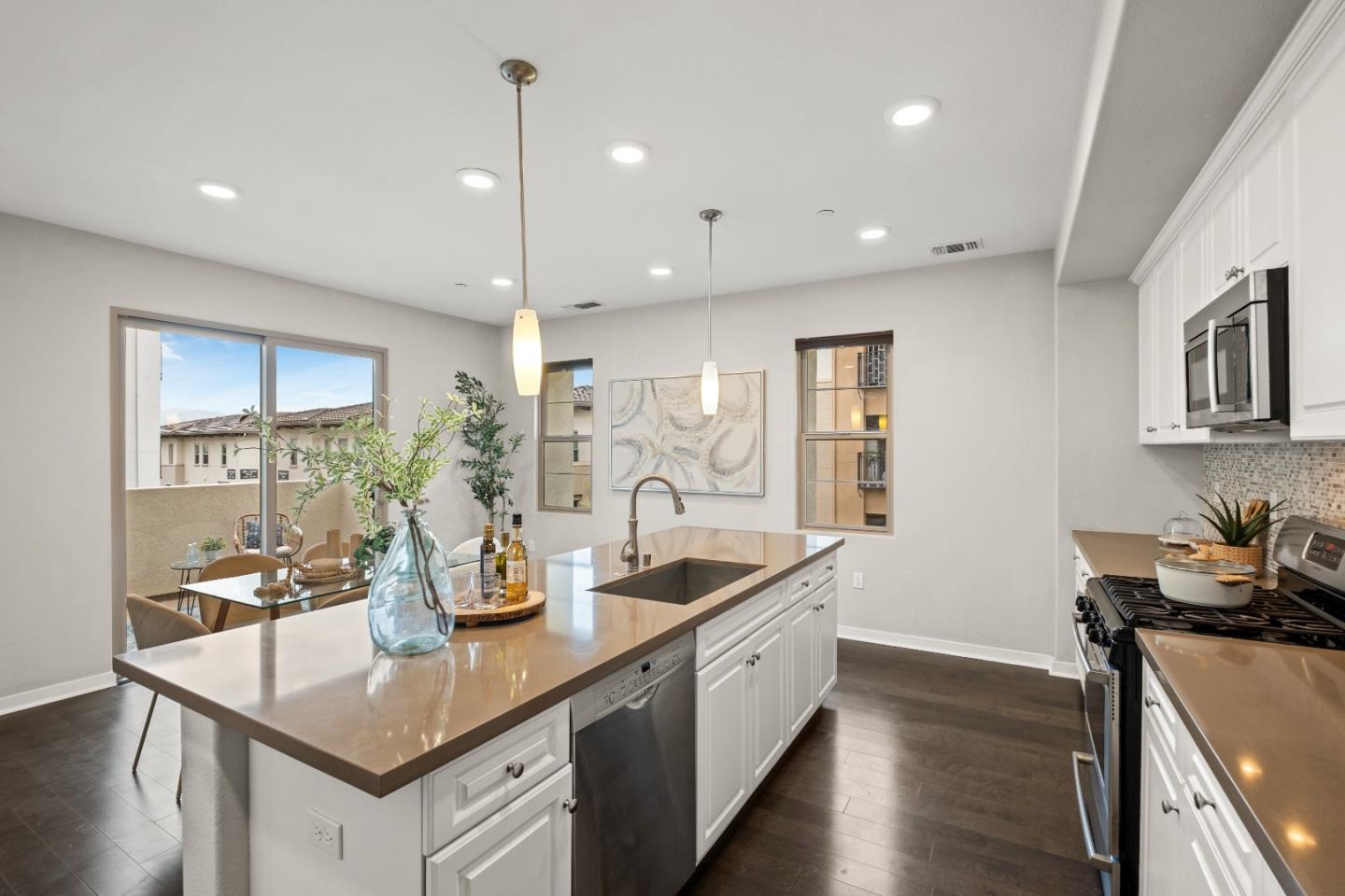 Detail Gallery Image 19 of 61 For 1071 Dewberry Pl #102,  San Jose,  CA 95131 - 3 Beds | 2/1 Baths