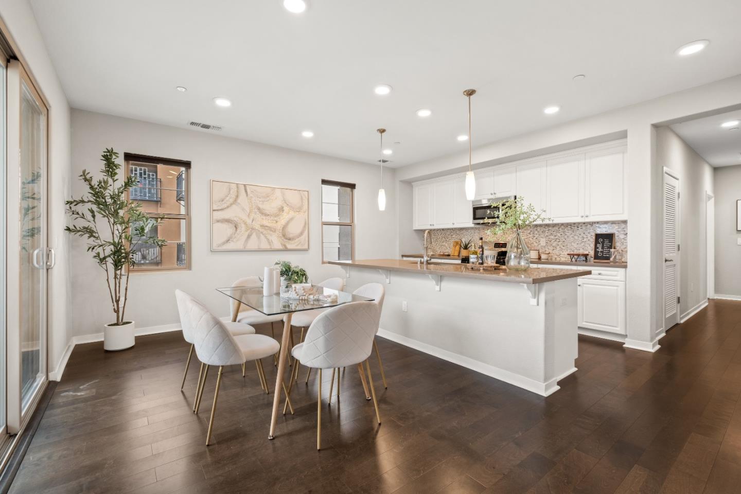 Detail Gallery Image 4 of 61 For 1071 Dewberry Pl #102,  San Jose,  CA 95131 - 3 Beds | 2/1 Baths