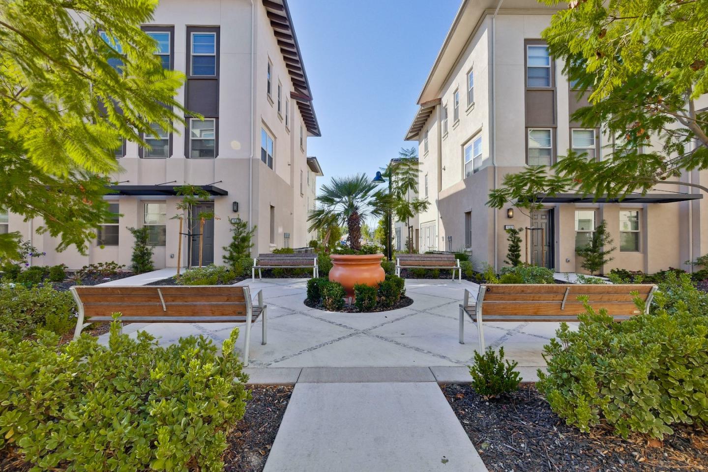 Detail Gallery Image 51 of 61 For 1071 Dewberry Pl #102,  San Jose,  CA 95131 - 3 Beds | 2/1 Baths