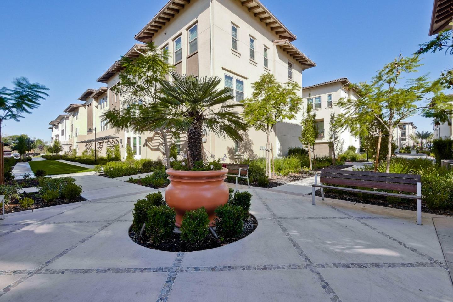 Detail Gallery Image 52 of 61 For 1071 Dewberry Pl #102,  San Jose,  CA 95131 - 3 Beds | 2/1 Baths