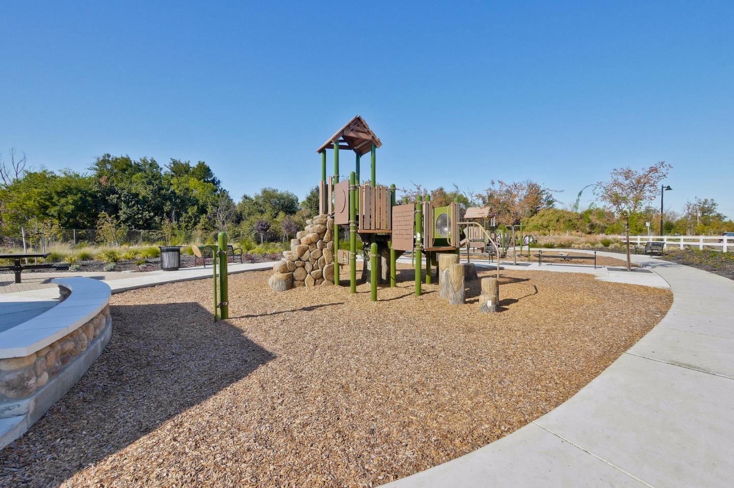 Detail Gallery Image 56 of 61 For 1071 Dewberry Pl #102,  San Jose,  CA 95131 - 3 Beds | 2/1 Baths