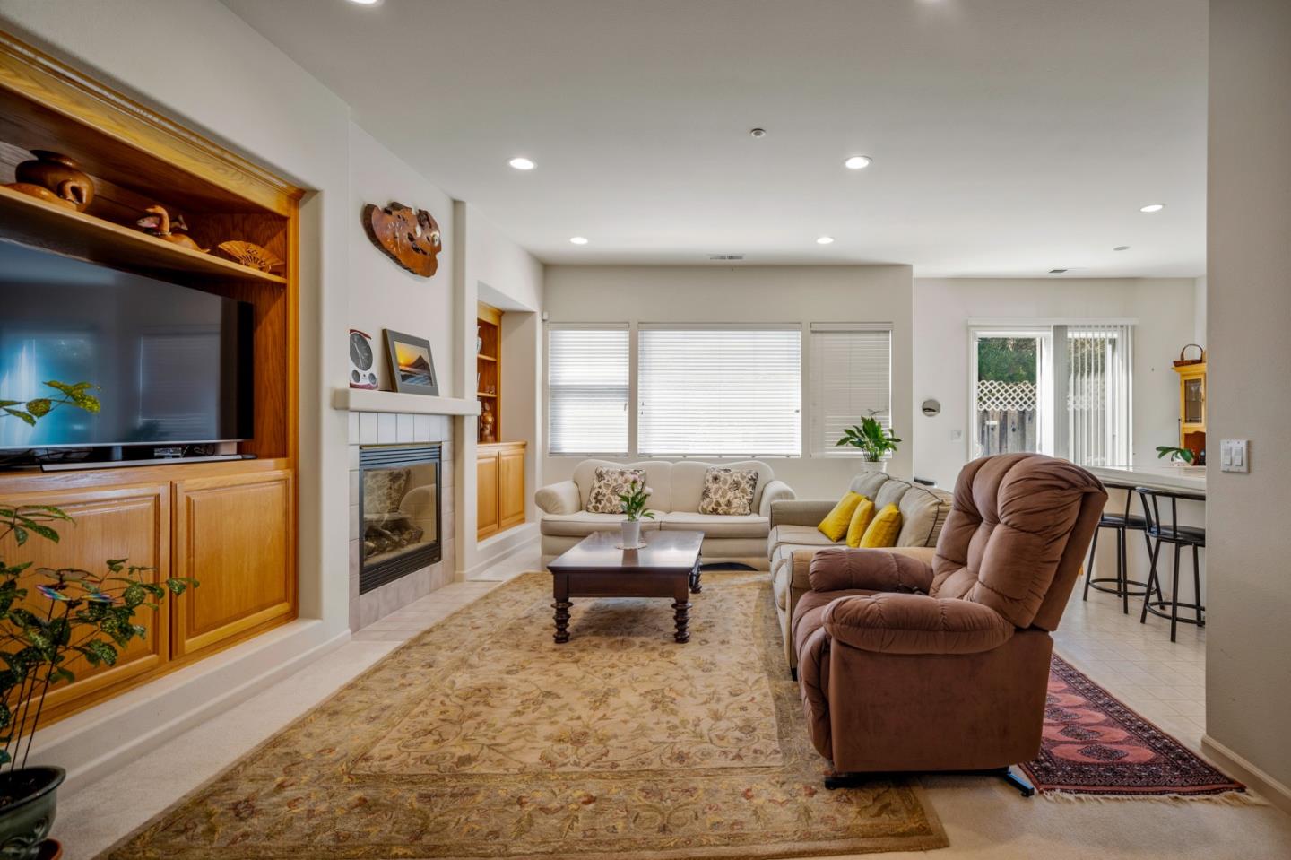 Detail Gallery Image 11 of 39 For 510 Wimbledon Ave, Salinas,  CA 93906 - 3 Beds | 2 Baths