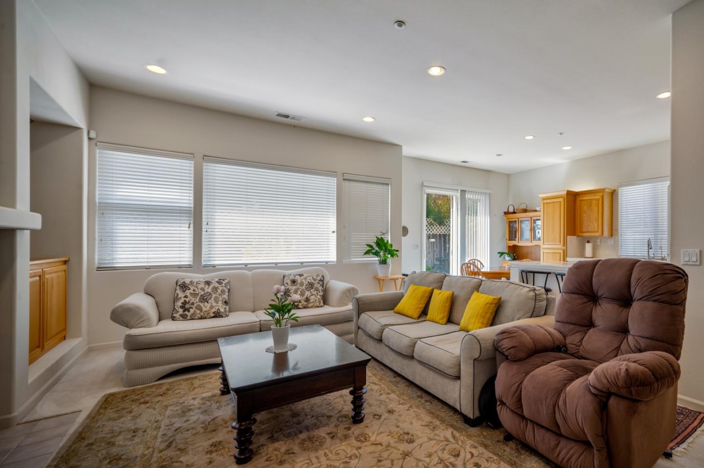 Detail Gallery Image 12 of 39 For 510 Wimbledon Ave, Salinas,  CA 93906 - 3 Beds | 2 Baths