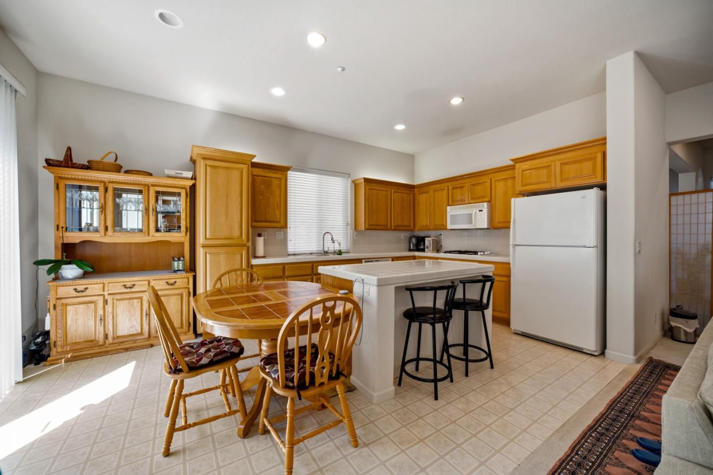 Detail Gallery Image 14 of 39 For 510 Wimbledon Ave, Salinas,  CA 93906 - 3 Beds | 2 Baths